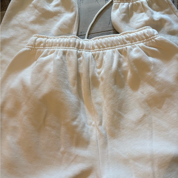 ALO Yoga cream (bone) sweatpants - Picture 3 of 6
